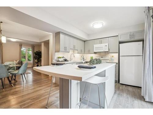 21-130 Livingston Avenue, Grimsby, ON - Indoor Photo Showing Kitchen