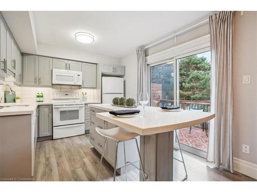 21-130 Livingston Avenue, Grimsby, ON - Indoor Photo Showing Kitchen