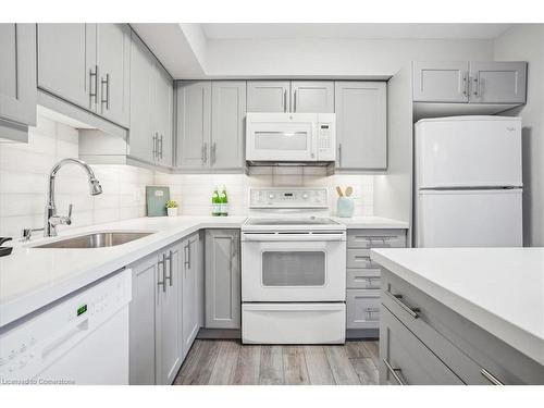 21-130 Livingston Avenue, Grimsby, ON - Indoor Photo Showing Kitchen