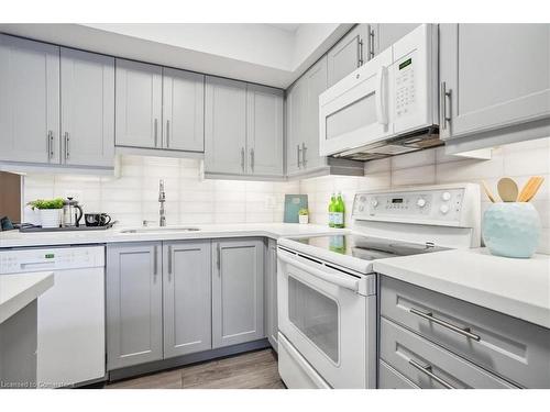 21-130 Livingston Avenue, Grimsby, ON - Indoor Photo Showing Kitchen