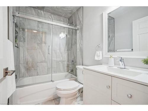 21-130 Livingston Avenue, Grimsby, ON - Indoor Photo Showing Bathroom