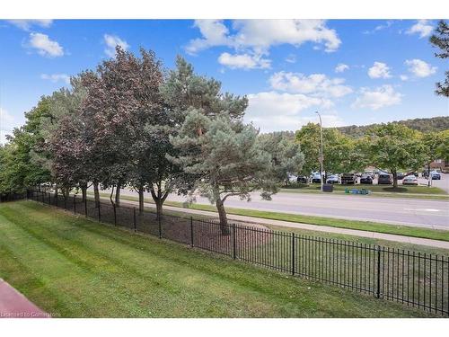 21-130 Livingston Avenue, Grimsby, ON - Outdoor With View