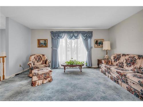 130 Jarrett Place, Dunnville, ON - Indoor Photo Showing Living Room