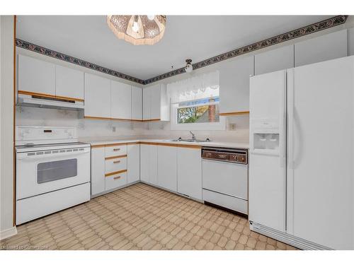 130 Jarrett Place, Dunnville, ON - Indoor Photo Showing Kitchen