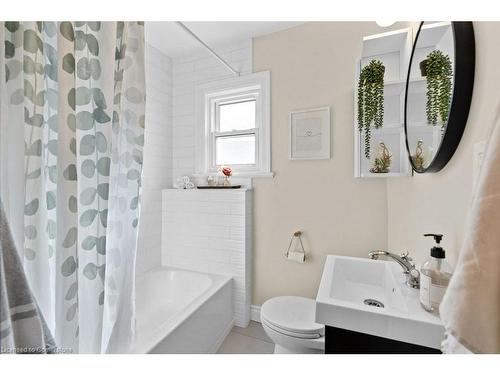 99 Belview Avenue, Hamilton, ON - Indoor Photo Showing Bathroom