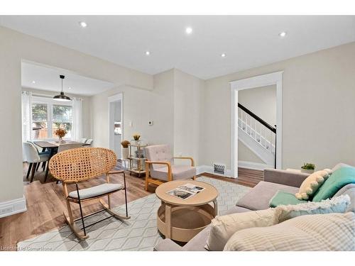 99 Belview Avenue, Hamilton, ON - Indoor Photo Showing Living Room