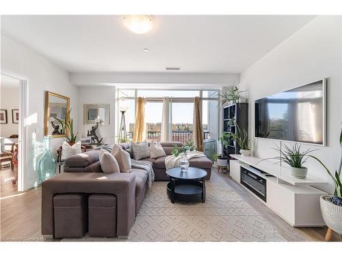 409-1 Redfern Street, Hamilton, ON - Indoor Photo Showing Living Room