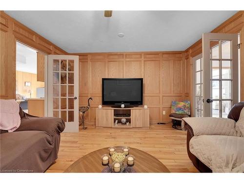 1500 Concession 7 Townsend Road, Waterford, ON - Indoor Photo Showing Living Room