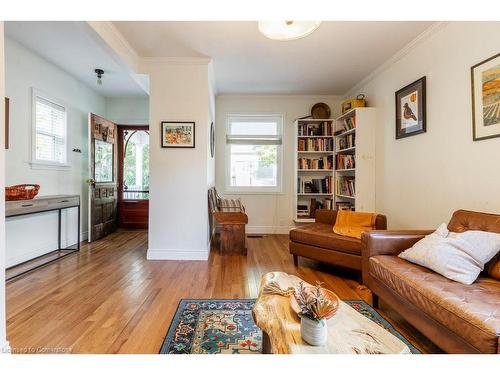 106 Victoria Street, Dundas, ON - Indoor Photo Showing Living Room