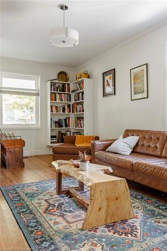 106 Victoria Street, Dundas, ON - Indoor Photo Showing Living Room