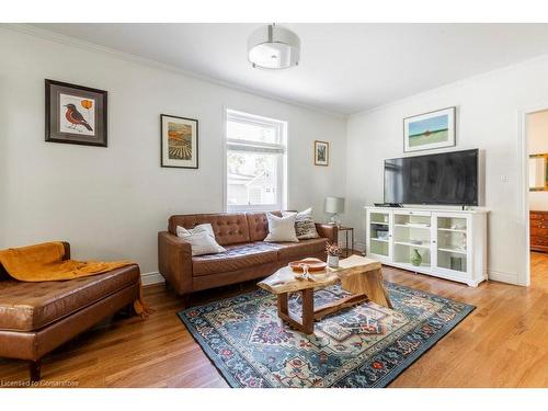 106 Victoria Street, Dundas, ON - Indoor Photo Showing Living Room