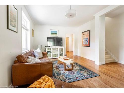 106 Victoria Street, Dundas, ON - Indoor Photo Showing Living Room