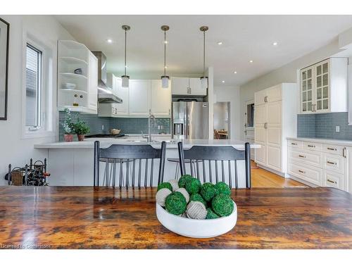 106 Victoria Street, Dundas, ON - Indoor Photo Showing Kitchen With Upgraded Kitchen