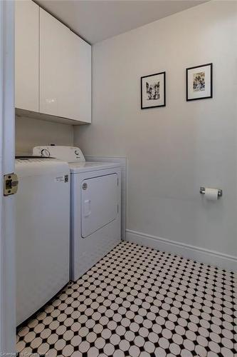 106 Victoria Street, Dundas, ON - Indoor Photo Showing Laundry Room