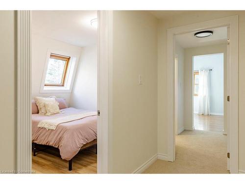 106 Victoria Street, Dundas, ON - Indoor Photo Showing Bedroom