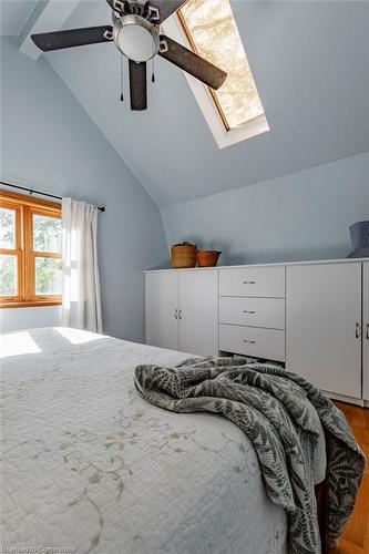 106 Victoria Street, Dundas, ON - Indoor Photo Showing Bedroom