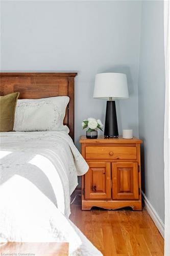 106 Victoria Street, Dundas, ON - Indoor Photo Showing Bedroom