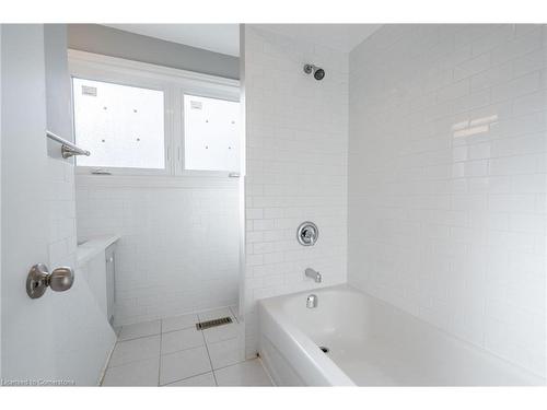 5201 Banting Court, Burlington, ON - Indoor Photo Showing Bathroom