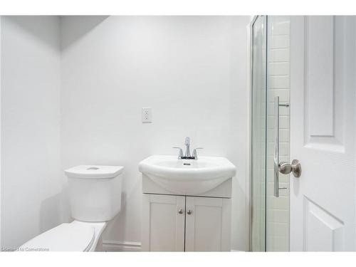 5201 Banting Court, Burlington, ON - Indoor Photo Showing Bathroom