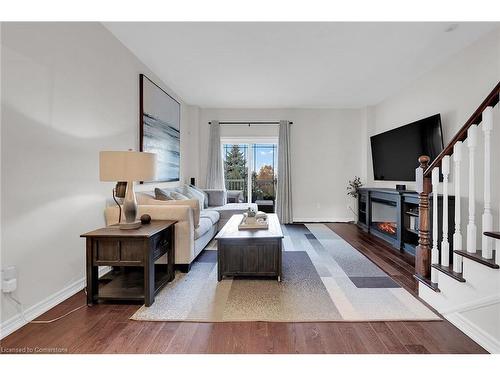 57 Willow Lane, Grimsby, ON - Indoor Photo Showing Living Room