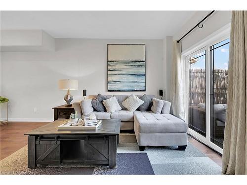 57 Willow Lane, Grimsby, ON - Indoor Photo Showing Living Room