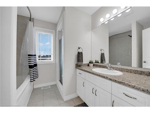 57 Willow Lane, Grimsby, ON - Indoor Photo Showing Bathroom