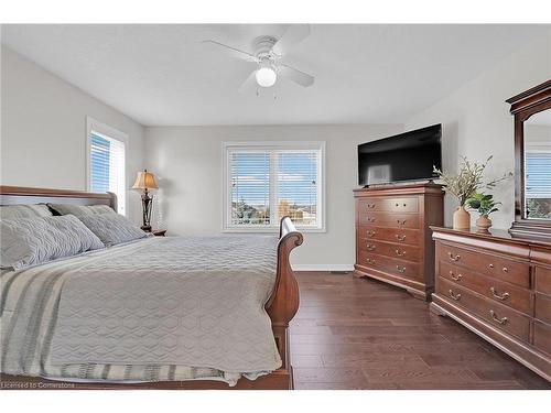 57 Willow Lane, Grimsby, ON - Indoor Photo Showing Bedroom