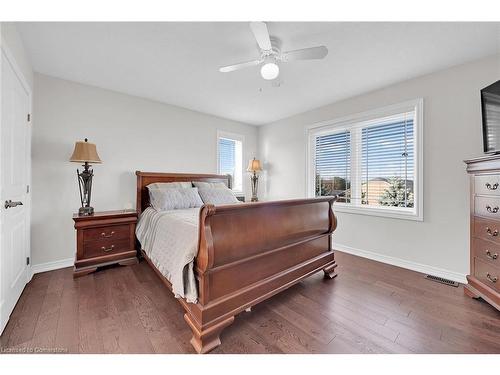 57 Willow Lane, Grimsby, ON - Indoor Photo Showing Bedroom