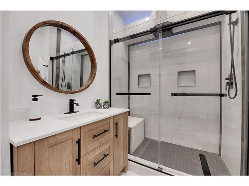 57 Willow Lane, Grimsby, ON - Indoor Photo Showing Bathroom