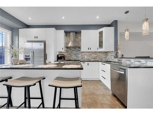 57 Willow Lane, Grimsby, ON - Indoor Photo Showing Kitchen With Upgraded Kitchen