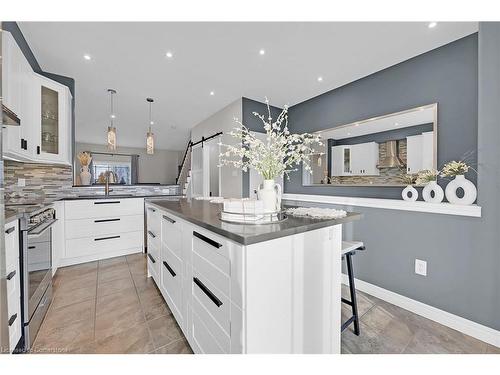 57 Willow Lane, Grimsby, ON - Indoor Photo Showing Kitchen With Upgraded Kitchen