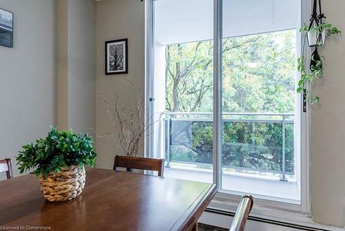 409-75 Glenburn Court, Hamilton, ON - Indoor Photo Showing Dining Room