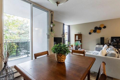 409-75 Glenburn Court, Hamilton, ON - Indoor Photo Showing Dining Room