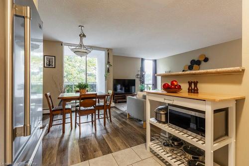 409-75 Glenburn Court, Hamilton, ON - Indoor Photo Showing Dining Room