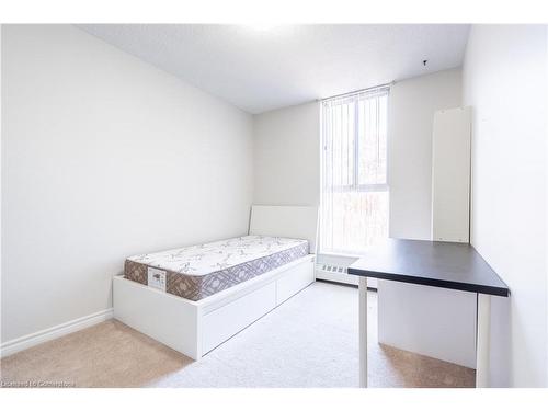 804-1966 Main Street W, Hamilton, ON - Indoor Photo Showing Bedroom