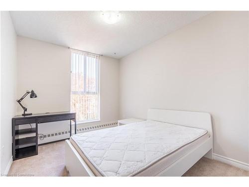 804-1966 Main Street W, Hamilton, ON - Indoor Photo Showing Bedroom