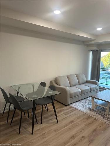 306-50 Herrick Avenue, St. Catharines, ON - Indoor Photo Showing Living Room