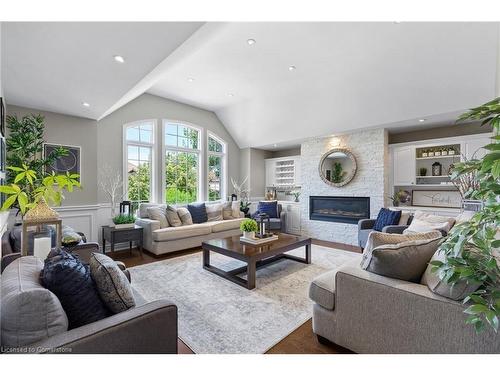 8 Orr Crescent, Stoney Creek, ON - Indoor Photo Showing Living Room With Fireplace