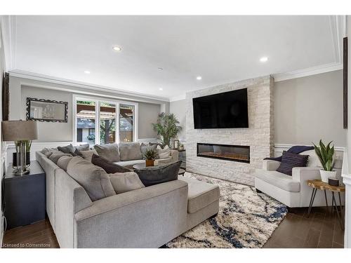 8 Orr Crescent, Stoney Creek, ON - Indoor Photo Showing Living Room With Fireplace