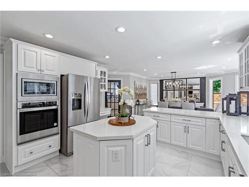 8 Orr Crescent, Stoney Creek, ON - Indoor Photo Showing Kitchen With Upgraded Kitchen