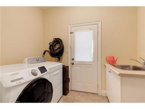 8036 Sheridan Court, Grassie, ON - Indoor Photo Showing Laundry Room