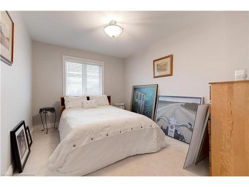 8036 Sheridan Court, Grassie, ON - Indoor Photo Showing Bedroom