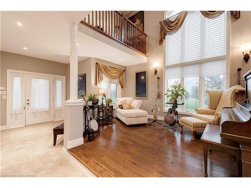 8036 Sheridan Court, Grassie, ON - Indoor Photo Showing Living Room