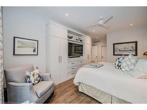 21-4360 Millcroft Park Drive, Burlington, ON - Indoor Photo Showing Bedroom