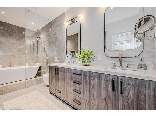 21-4360 Millcroft Park Drive, Burlington, ON - Indoor Photo Showing Bathroom