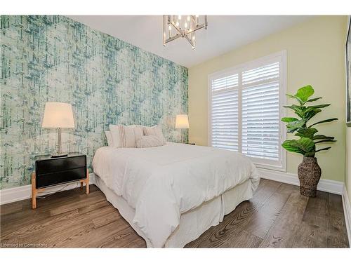 21-4360 Millcroft Park Drive, Burlington, ON - Indoor Photo Showing Bedroom