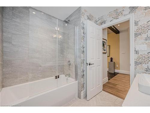 21-4360 Millcroft Park Drive, Burlington, ON - Indoor Photo Showing Bathroom