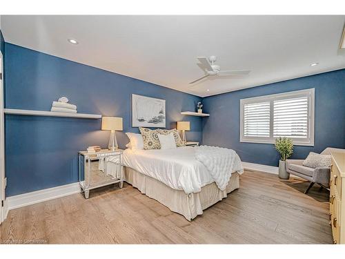 21-4360 Millcroft Park Drive, Burlington, ON - Indoor Photo Showing Bedroom