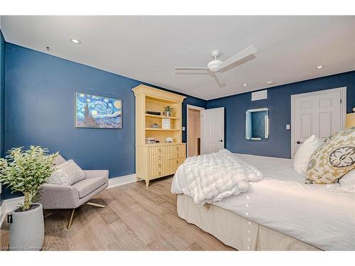 21-4360 Millcroft Park Drive, Burlington, ON - Indoor Photo Showing Bedroom