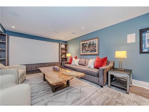 21-4360 Millcroft Park Drive, Burlington, ON - Indoor Photo Showing Living Room